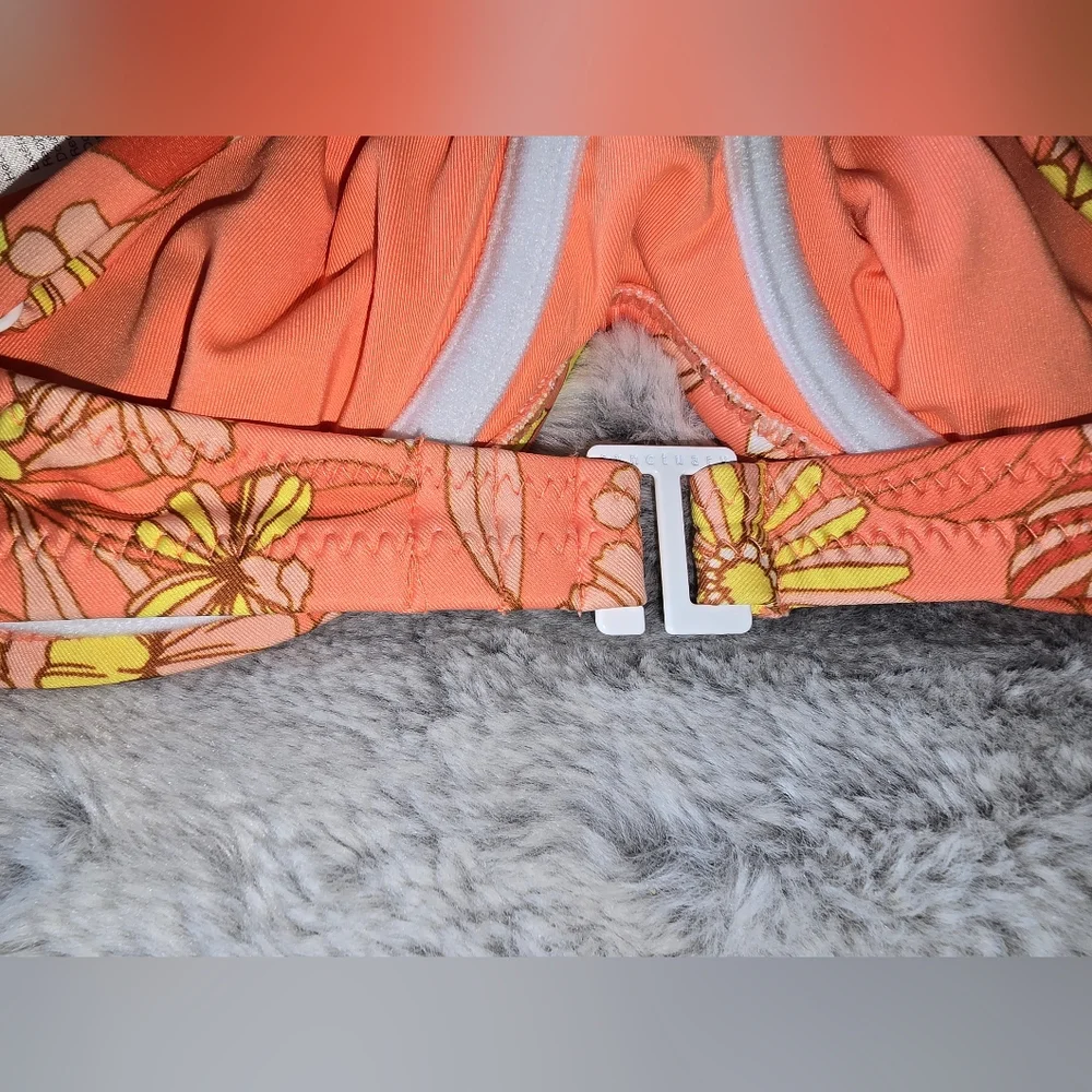 NWT Sanctuary Swim Mango Color Floral Bikini‎ Top Size MD